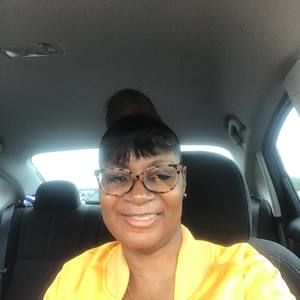 Meet your Posher, Yolanda